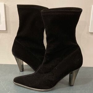 BCBGMAXAZRIA sz 8.5 black velvet stretch heel booties metallic heel